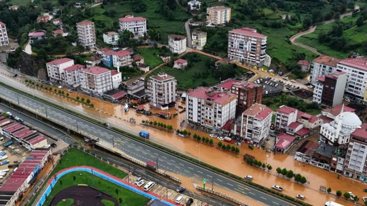 Rize'nin İyidere ilçesinde selin ortaya çıkardığı manzara havadan görüntülendi