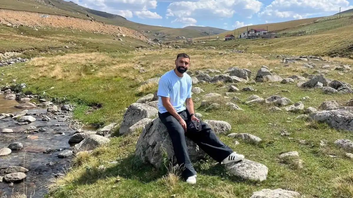 Salah’ın fotoğraf çektirdiği kaya ilgi odağı oldu! Belediye harekete geçti