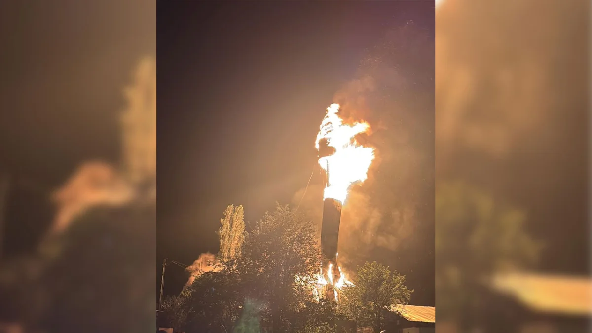 Şavşat’ta küle dönen camideki yangın minareden başlamış