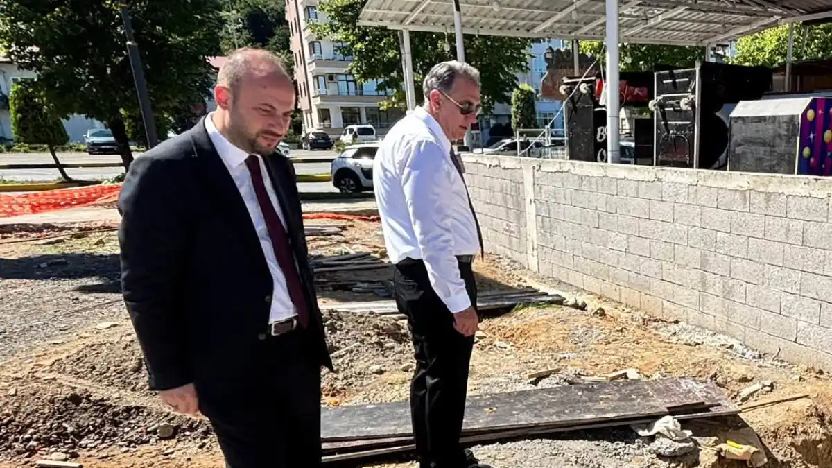 Sürmene Belediyesi ilçenin dört bir yanında sahada