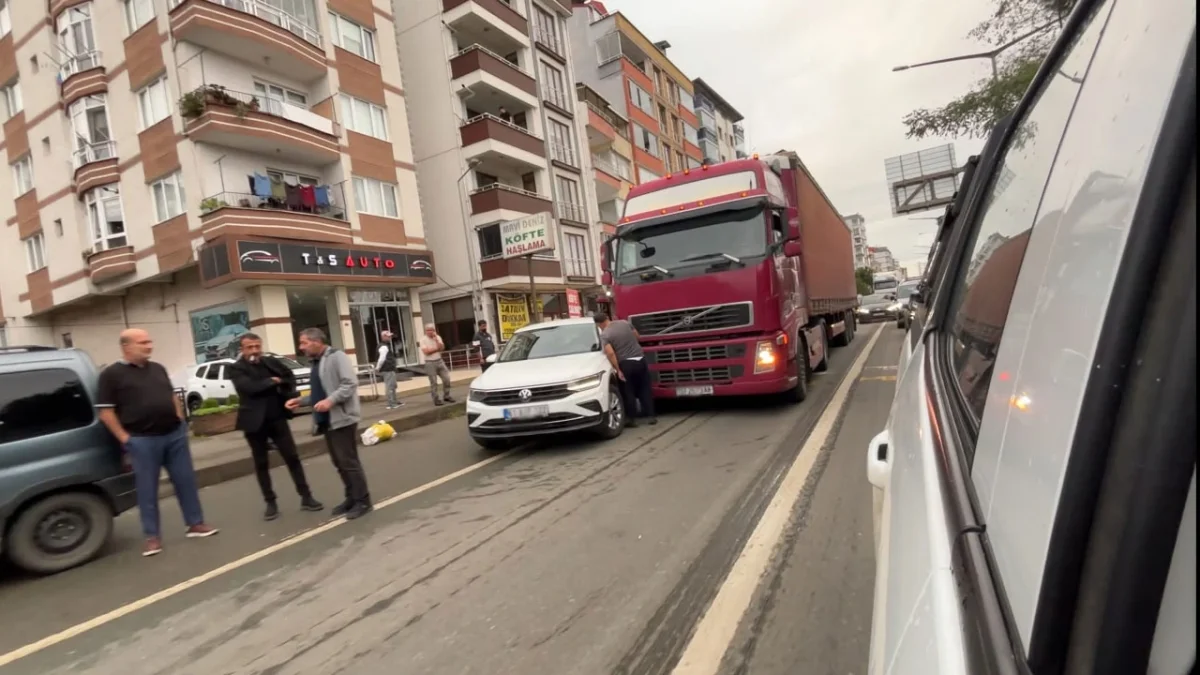 Trabzon’da TIR ile otomobil çarpıştı!