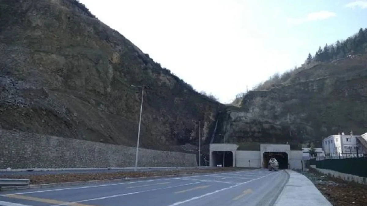 Trabzon-Maçka yolunda sürücüler dikkat! Ulaşım tek şeritten