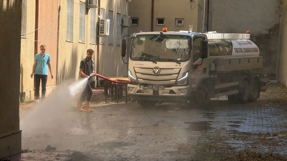 Trabzon Ortahisar’da okul bahçeleri yeni döneme hazırlanıyor