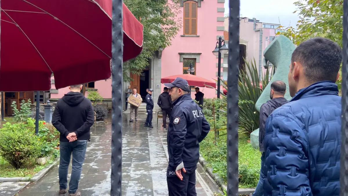 Trabzon Sanatevi'nde beklenen oldu Polis çilingirle içeri girdi