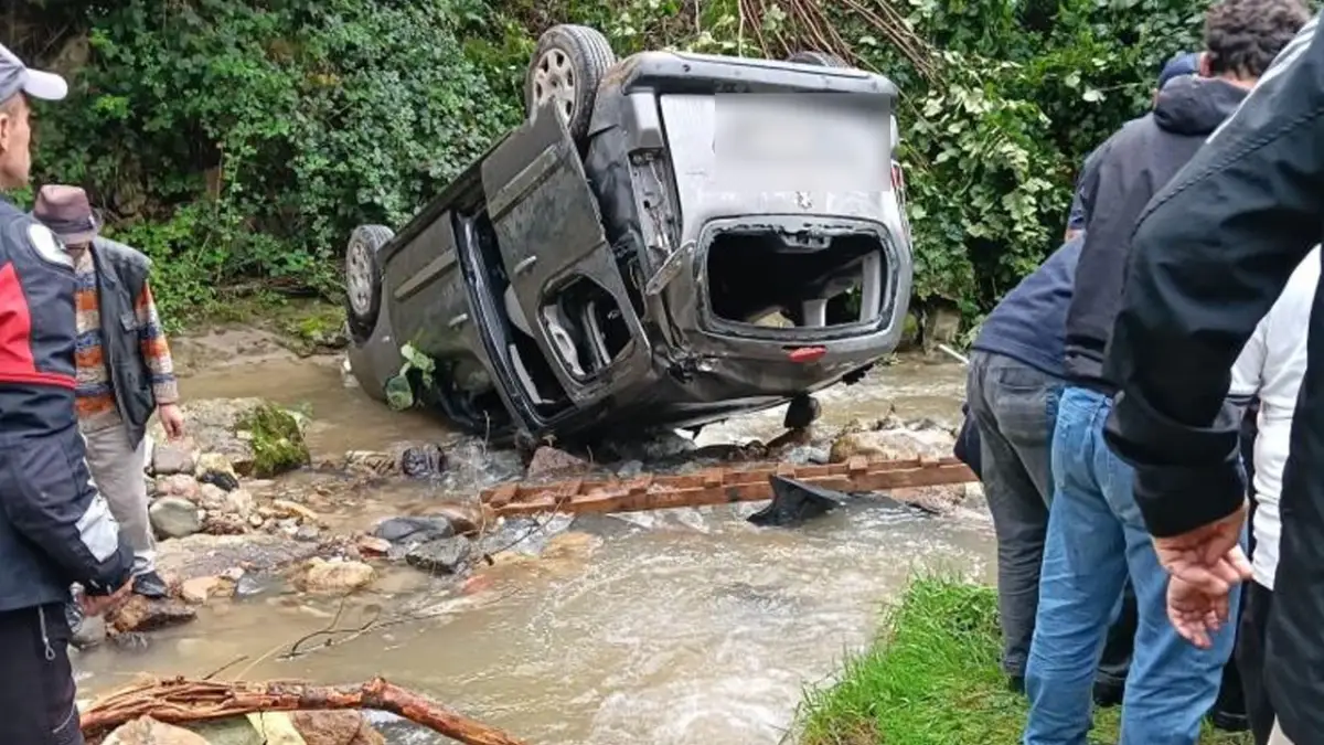 Trabzon’da araç dereye uçtu: 3’ü ağır 5 yaralı