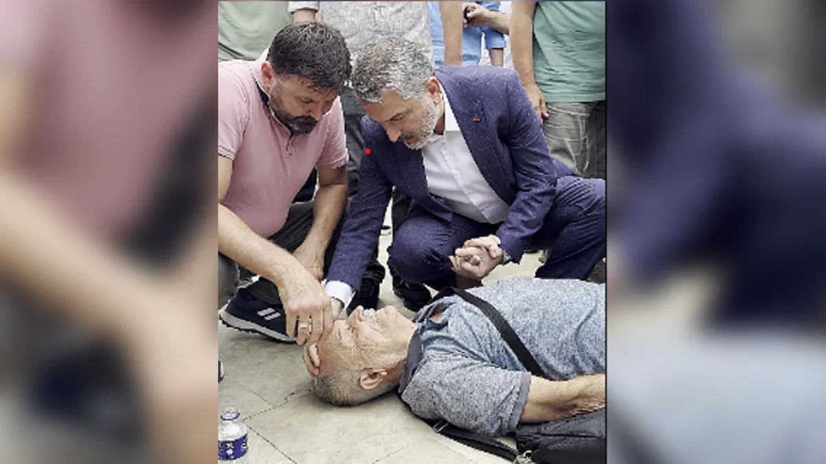 Trabzon’da cenaze namazında fenalaştı! İlk müdahaleyi Başkan Mumcu yaptı