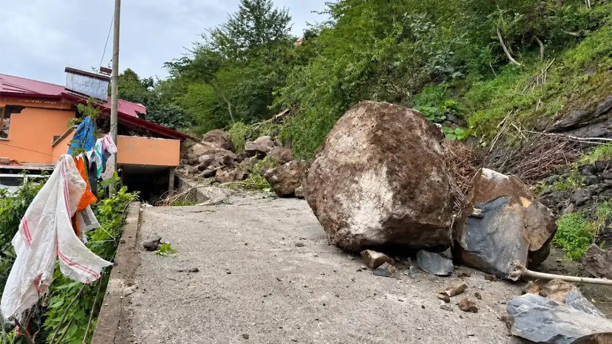 Trabzon’da heyelan paniği! Fındıkta çalışan aile faciadan kurtuldu