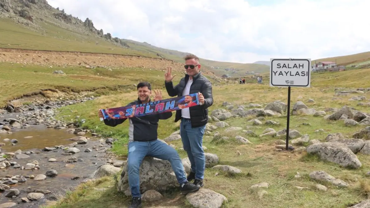 Trabzon’da Salah çılgınlığı sınır tanımıyor! “Salah Yaylası” tabelası asıldı