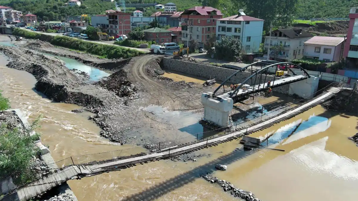 Trabzon’da simge asma köprü tarihe karışıyor