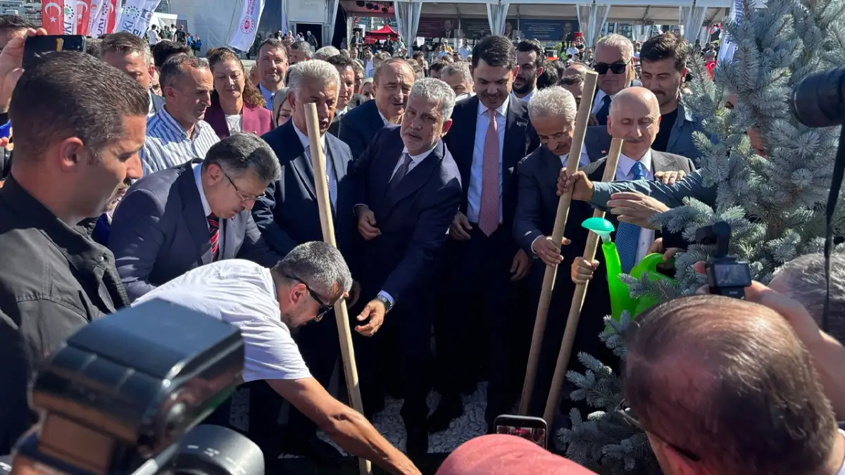 Trabzon’da Uzunkum Yaşam Alanı’nın temeli atıldı, fidanlar dikildi