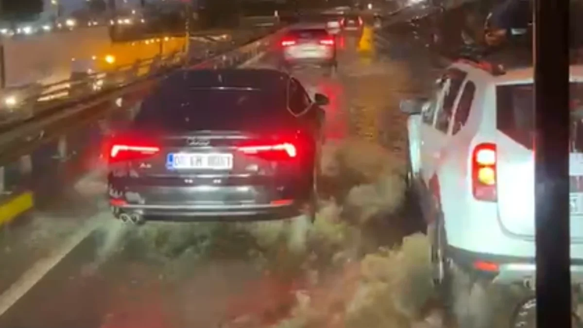 Trabzon’da yağmur hayatı felç etti! Yollar Göle döndü, araçlar i̇lerlemekte zorlandı