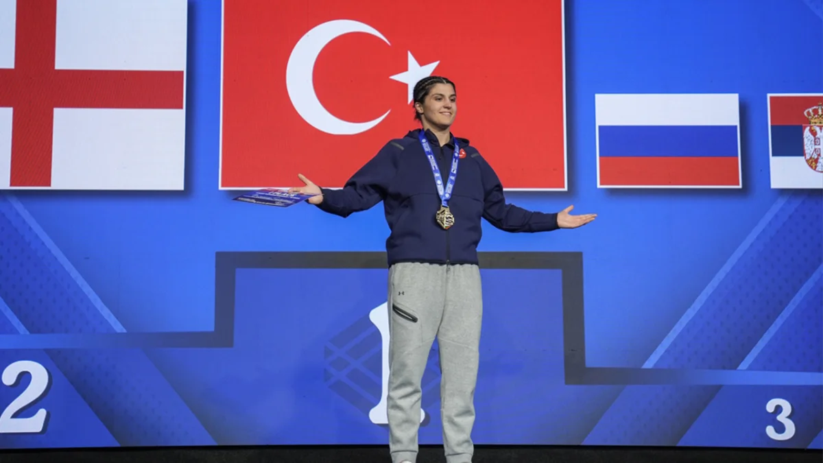 Trabzonlu Busenaz Sürmeneli’den çifte şampiyonluk gururu!