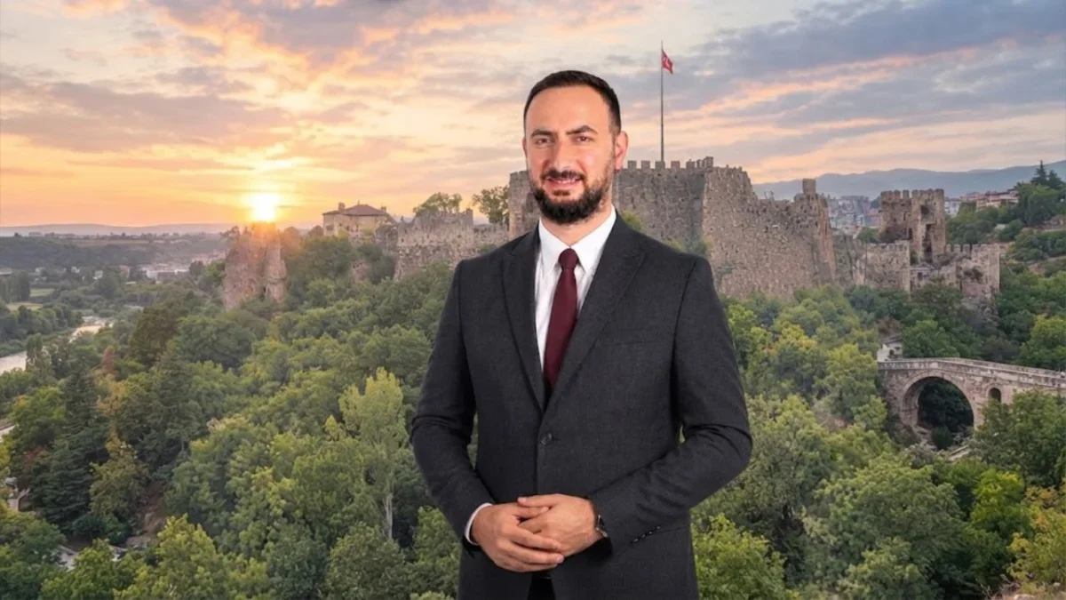 Yeni Parti’de Ortahisar yarışı kızıştı! Eski defterler açıldı
