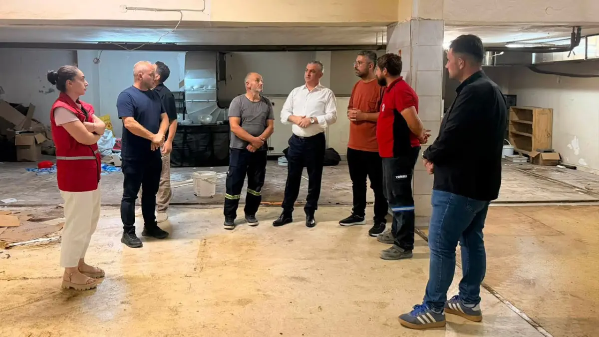 Yomra’da yıllardır depo olarak kullanılan alan otopark oluyor