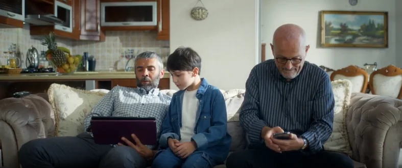 Yomralı minik Çınar oyunculuk yeteneğiyle dikkatleri üzerine çekiyor