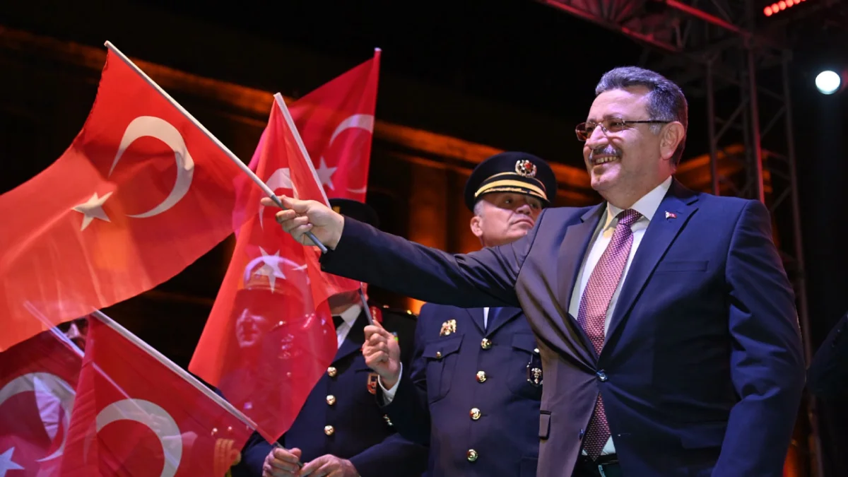 Ahmet Metin Genç’ten 29 Ekim Mesajı: “Cumhuriyet en kıymetli ortak değerimiz”