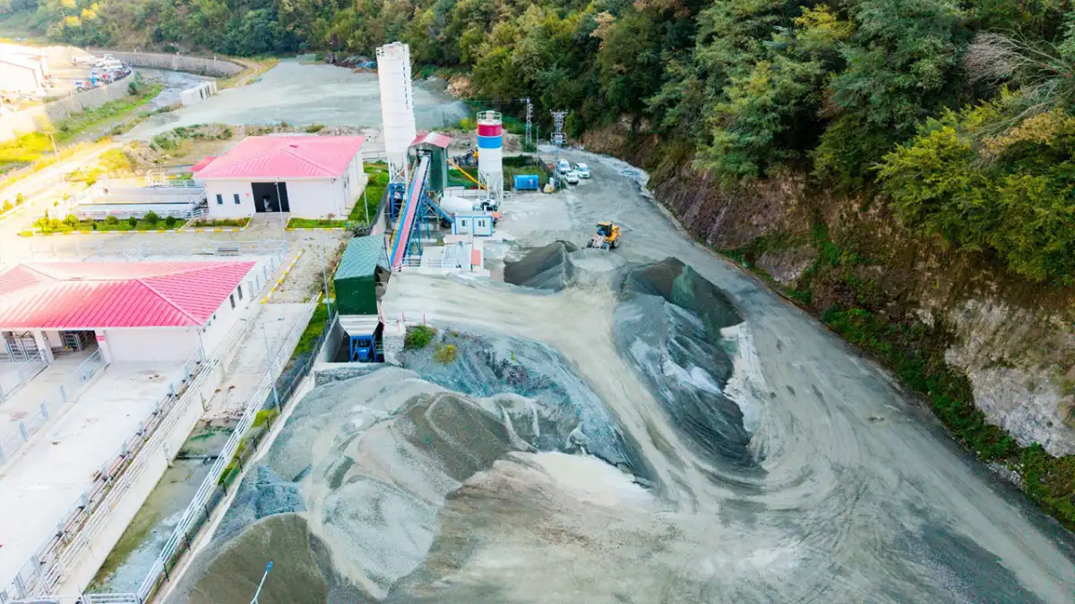 Akçaabat’ta 21,5 kilometre beton yol tamamlandı
