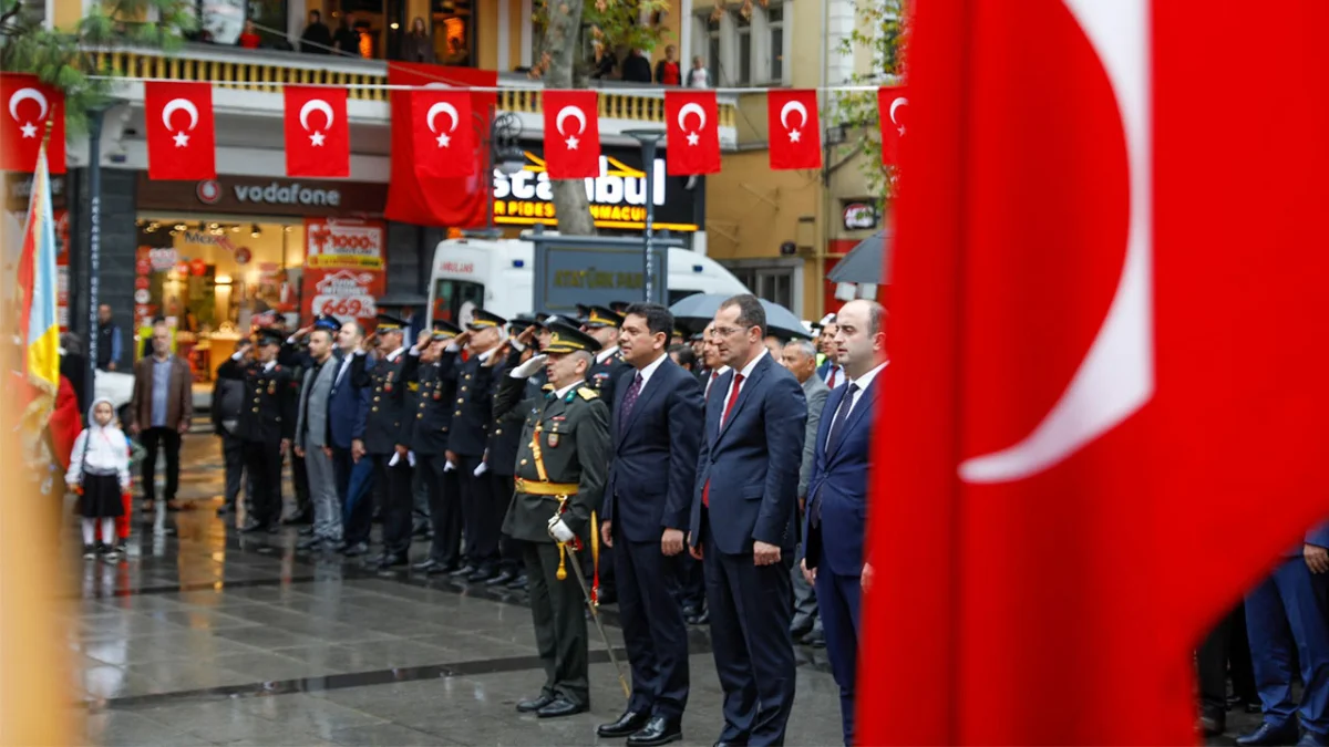 Akçaabat’ta 29 Ekim Cumhuriyet Bayramı çelenk sunma töreni gerçekleştirildi