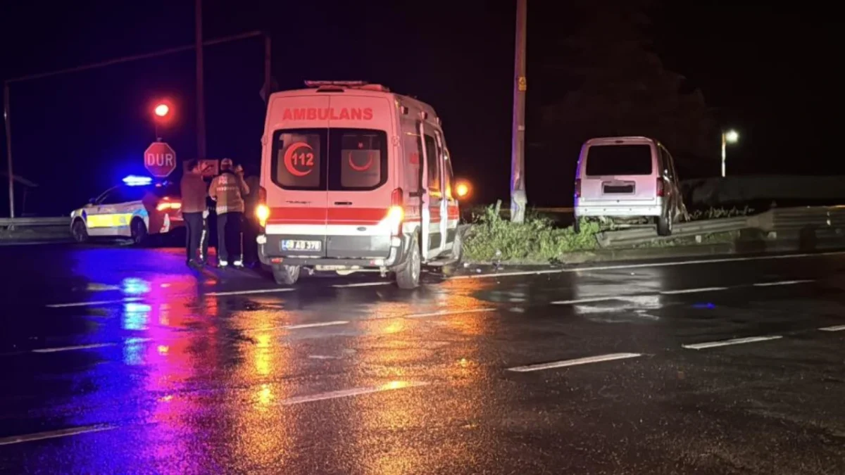 Ambulans ile hafif ticari araç çarpıştı: 5 yaralı