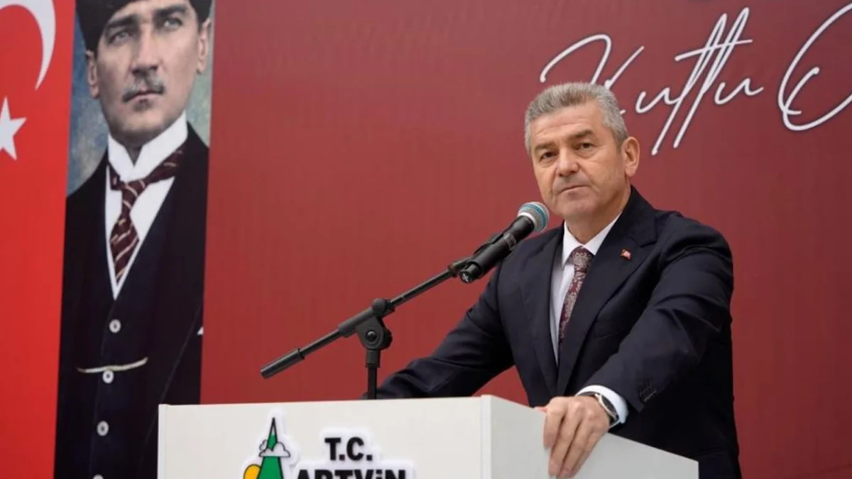 Artvin’de 29 Ekim Coşkusu: Öğrenciler ve komandolar sahnedeydi