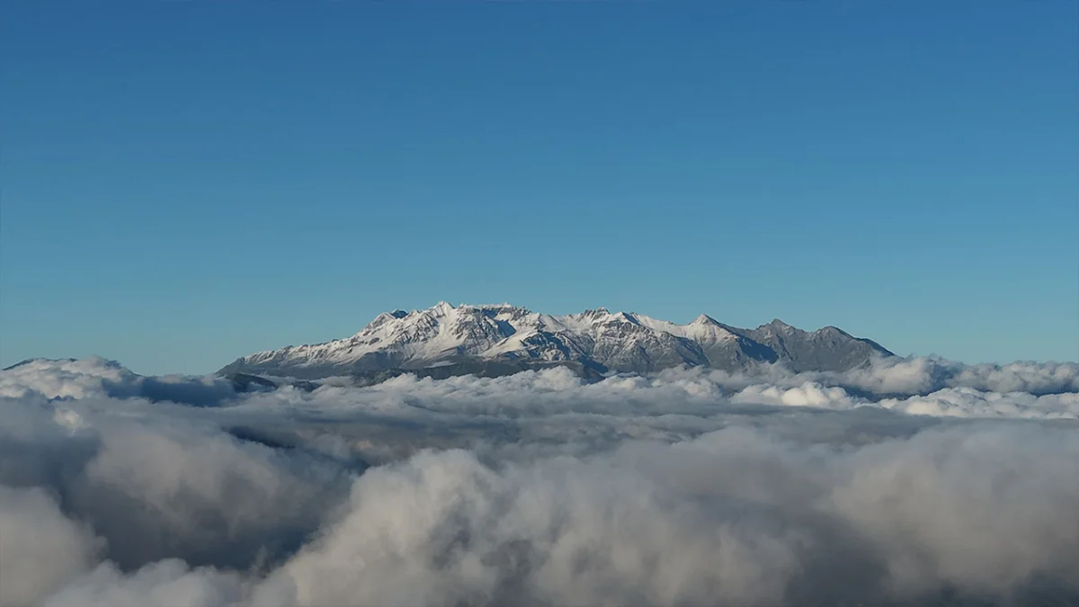 Artvin’de gün doğumuyla sis etkili oldu! Zirveler büyüledi