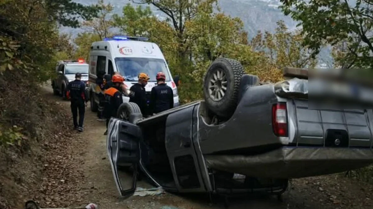 Artvin’de kamyonet devrildi: 2 kişi yaralandı