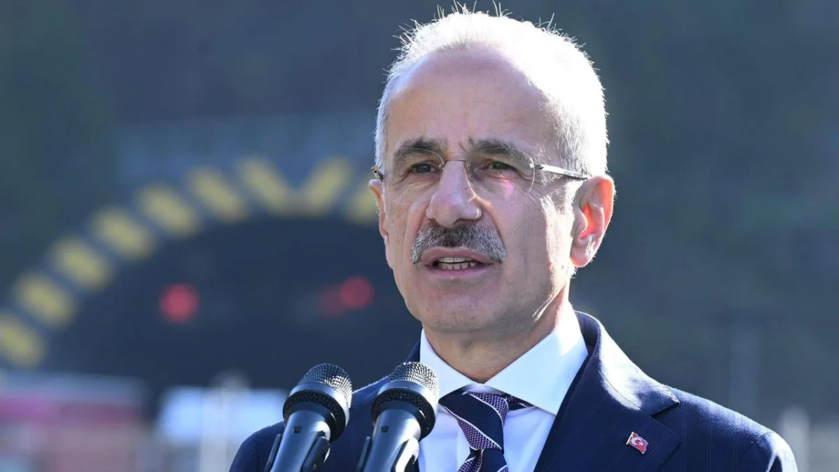Bakan Uraloğlu açıkladı! Erzurum-Rize yolunda süre 20 dakikadan 5 dakikaya düşecek