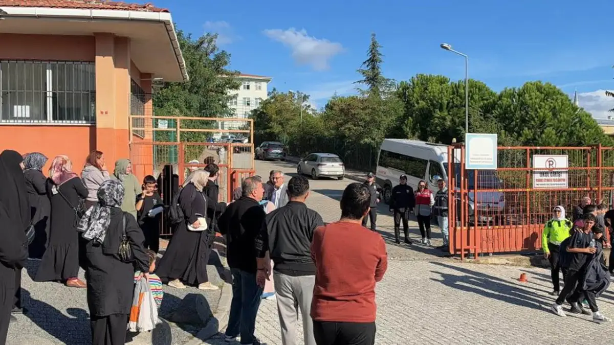 Başka okulun öğrencisi çıktı! 8 öğrenciyi bıçakladı