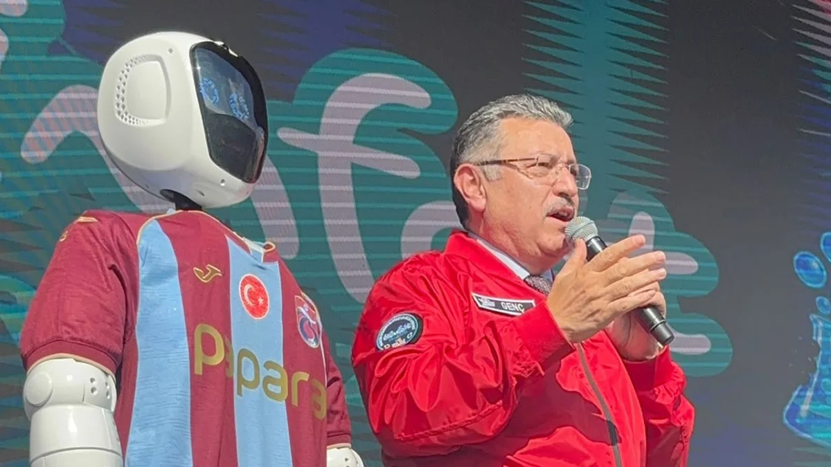 Başkan Genç’ten robot Ada ile Trabzonspor’un şampiyonluk tahmini