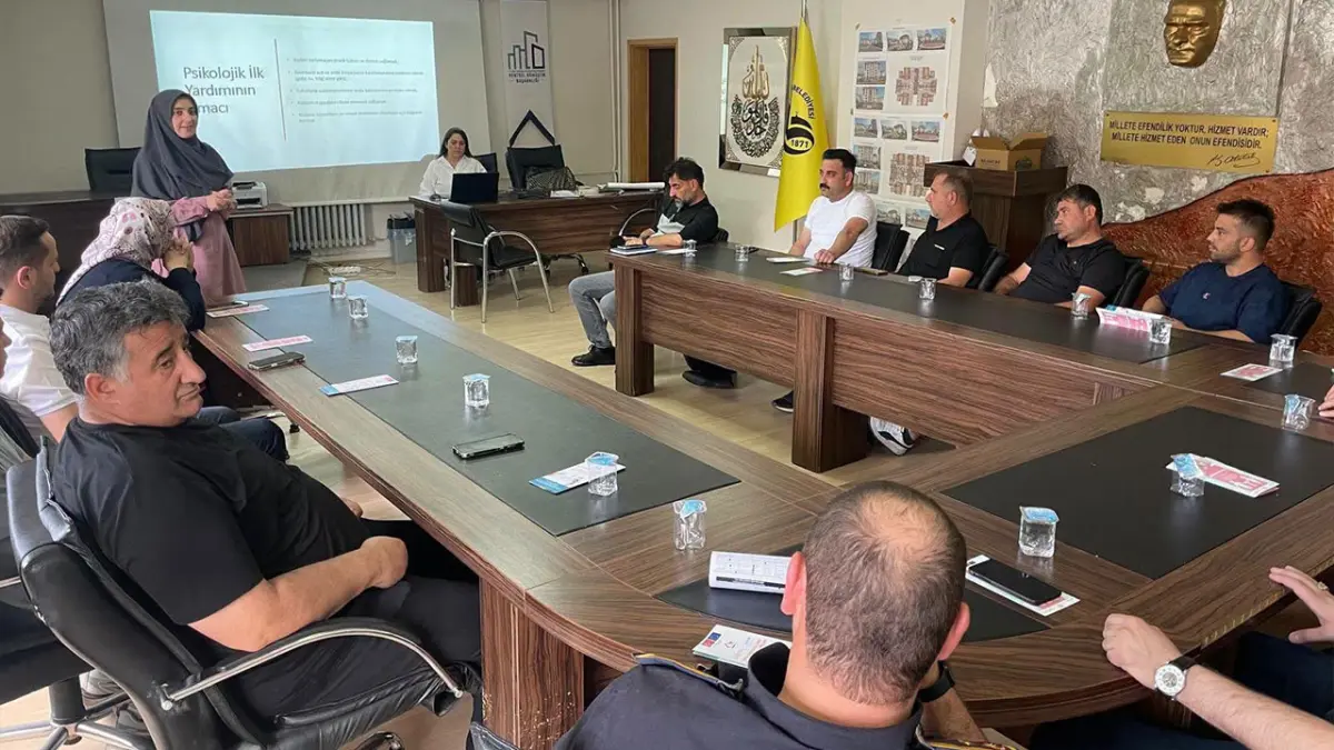 Bayburt Belediyesi personeline psikolojik ilk yardım eğitimi