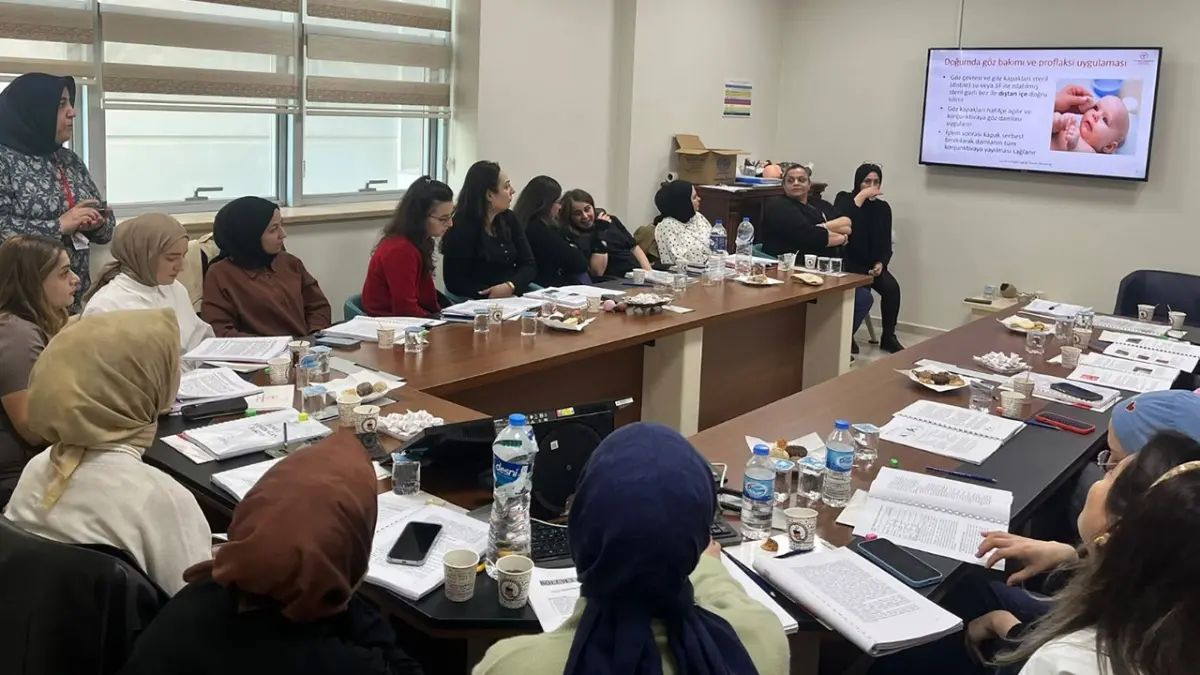 Bayburt Devlet Hastanesi personeline yenidoğan bakımı eğitimi verildi