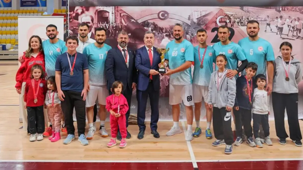 Bayburt’ta Cumhuriyet Kupası’nın şampiyonu İl Sağlık Müdürlüğü oldu