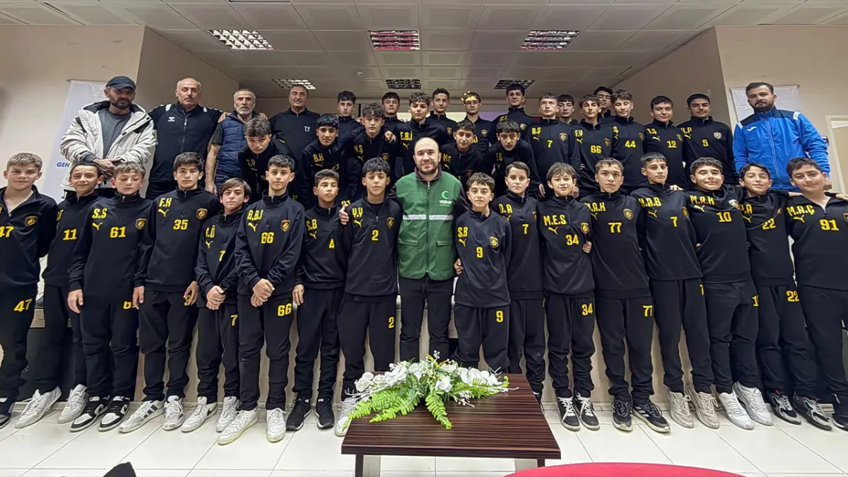 Bayburt’ta genç futbolculara bağımlılıkla mücadele eğitimi verildi