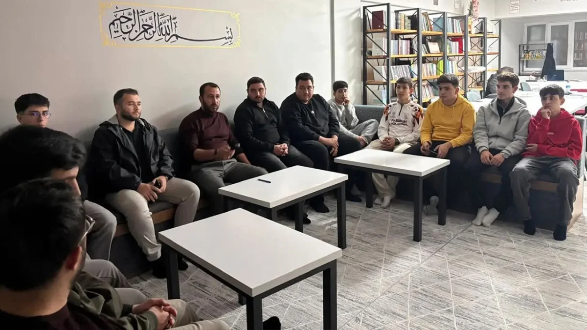 Bayburt’ta Gençler Aliya İzzetbegoviç’i anma programında buluştu