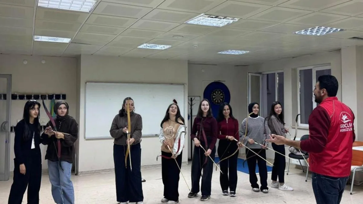 Bayburt’ta gençler geleneksel okçuluk eğitimleriyle hedefe odaklanıyor