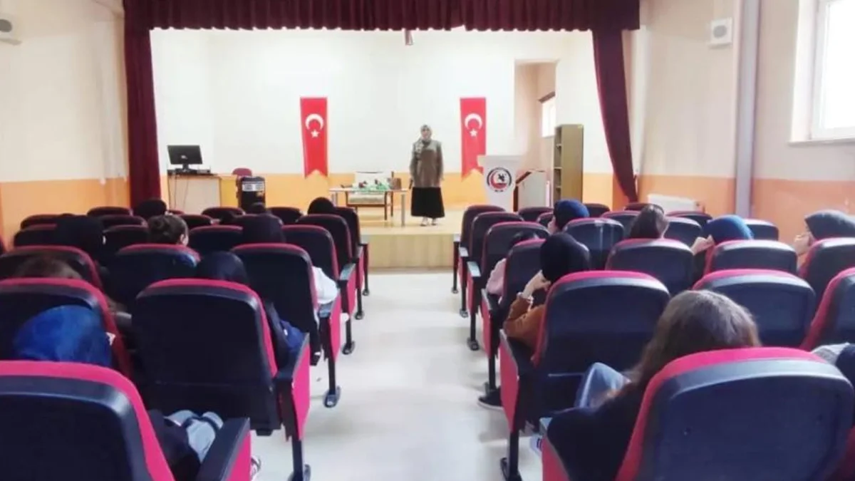Bayburt’ta gençlere aile ahlakı ve değerler eğitimi verildi