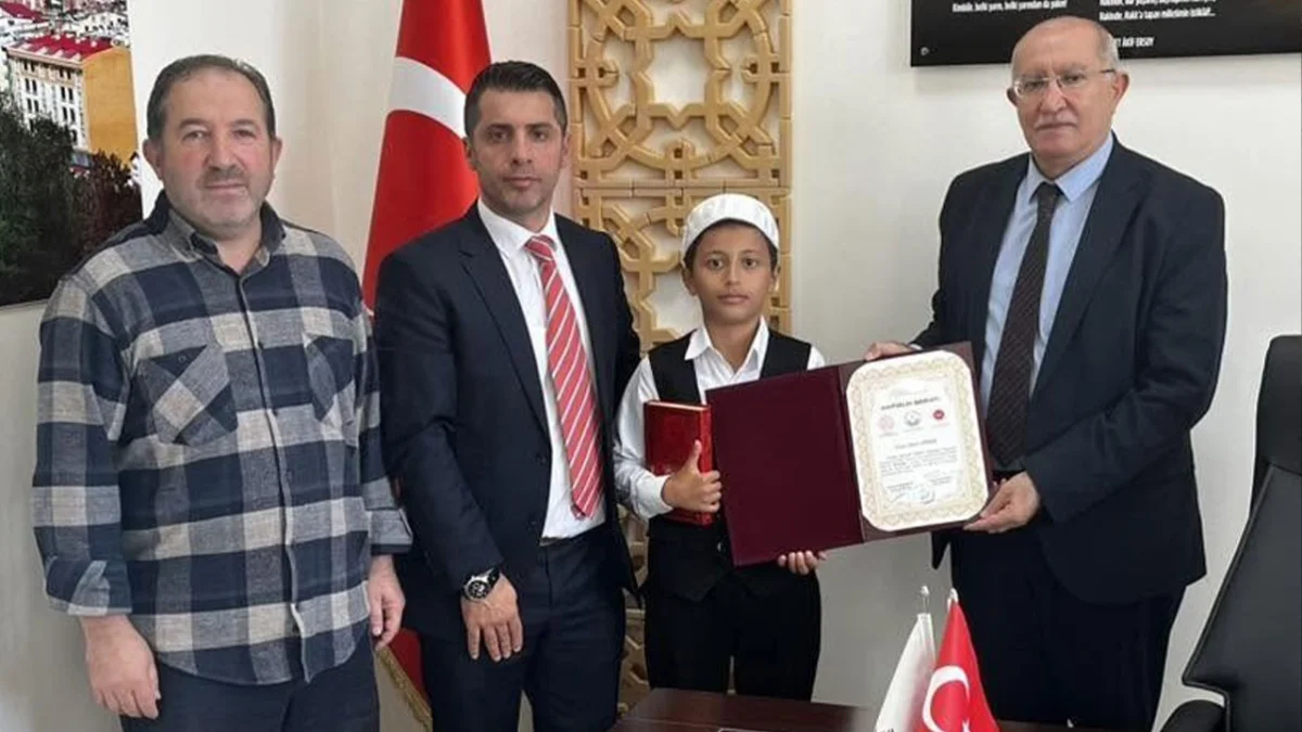 Bayburt’ta hafızlık programının 154’üncü mezunu Mahir Gümüş oldu