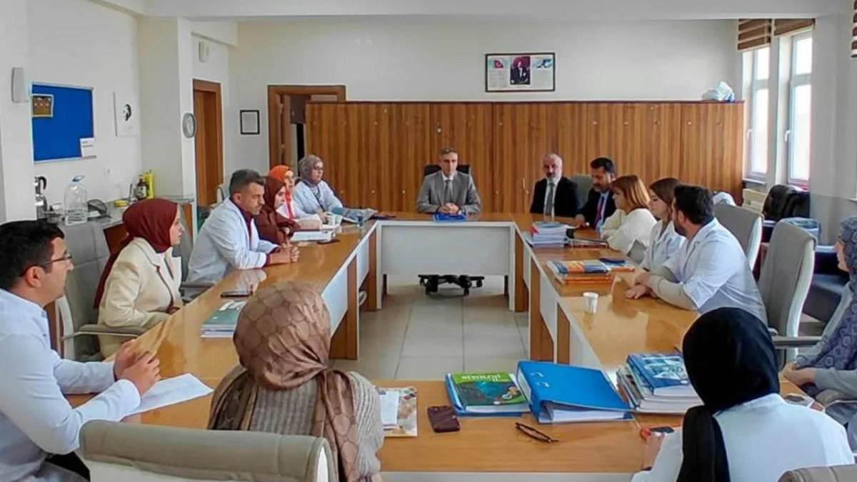 Bayburt’ta İl Milli Eğitim Müdürü Kahraman’dan okullara ziyaret