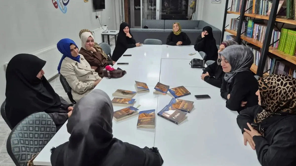 Bayburt’ta kadınlar kitap tahlilinde bir araya geldi