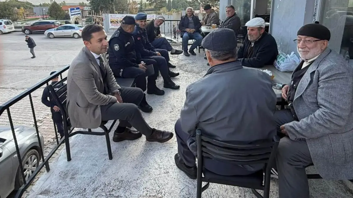 Bayburt’ta kaymakamlar sahaya indi! Esnafın ve köylülerin taleplerini dinlediler