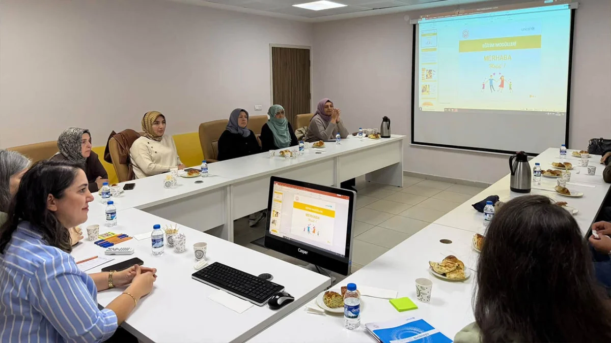 Bayburt’ta koruyucu ailelere çocuklarla sağlıklı iletişim eğitimi verildi