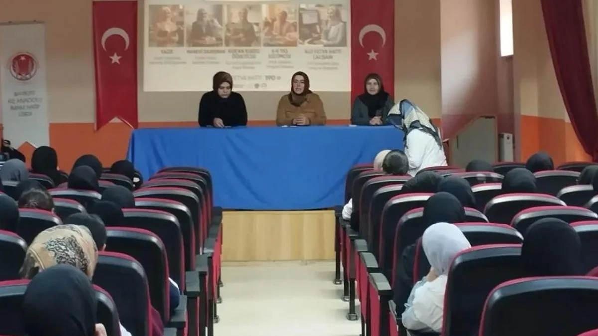 Bayburt’ta öğrencilere meslek tanıtımı, velilere YKS bilgilendirmesi