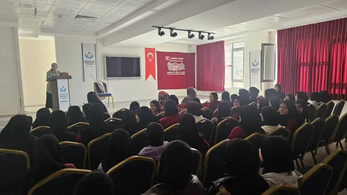 Bayburt’ta öğrencilere sabır ve tevekkülün önemi anlatıldı