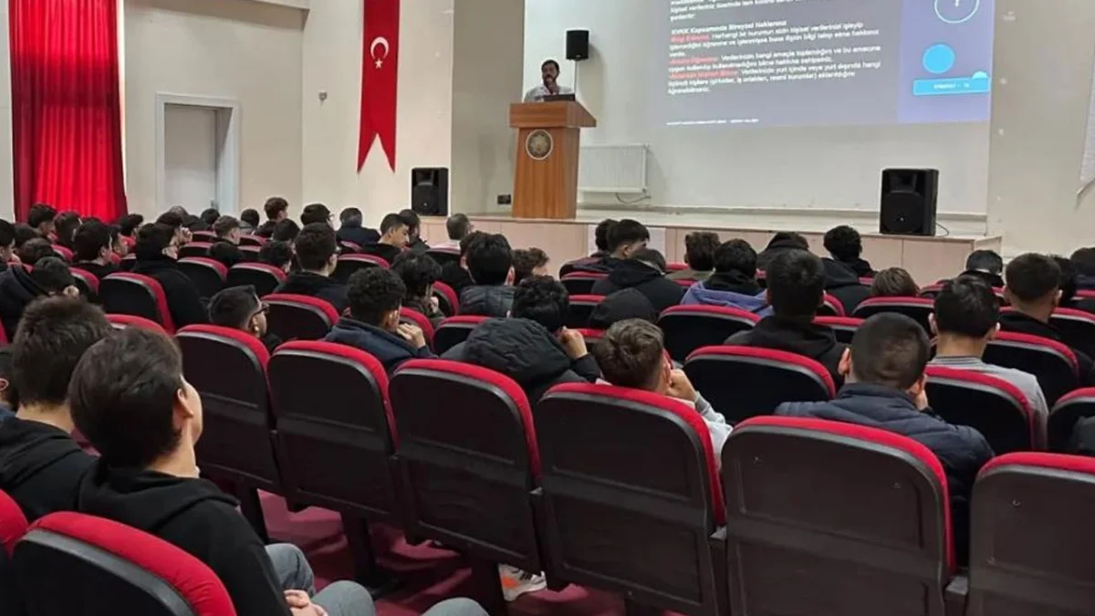 Bayburt’ta öğrencilere siber güvenlik semineri verildi
