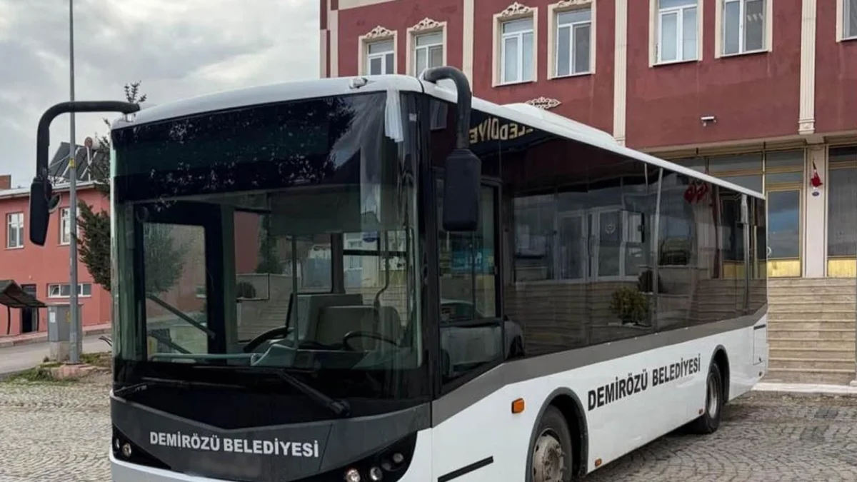 Bayburt’ta öğrencilere ücretsiz ulaşım hizmeti! Yeni otobüs alındı