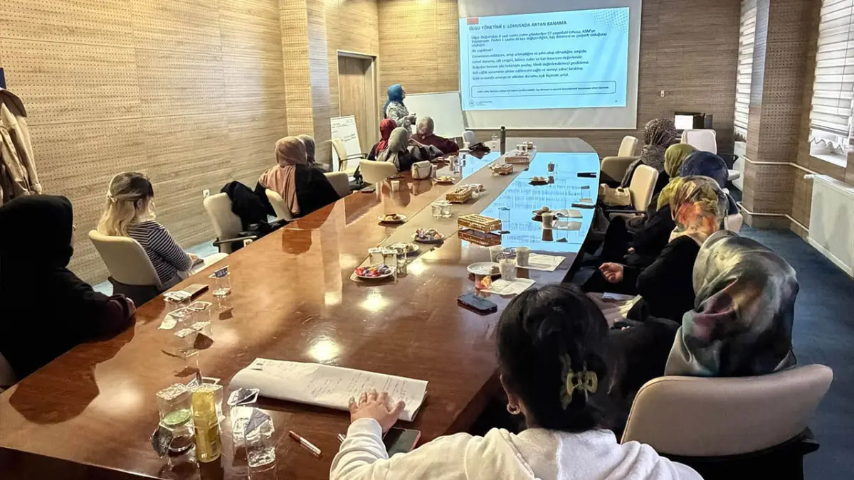 Bayburt’ta sağlık personeline gebelik ve anne sağlığı eğitimi verildi