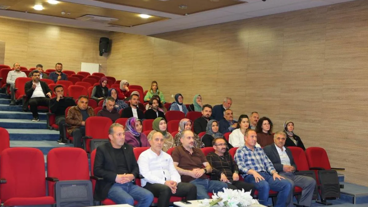 Bayburt’ta sağlık personeline kronik hastalıklar eğitimi