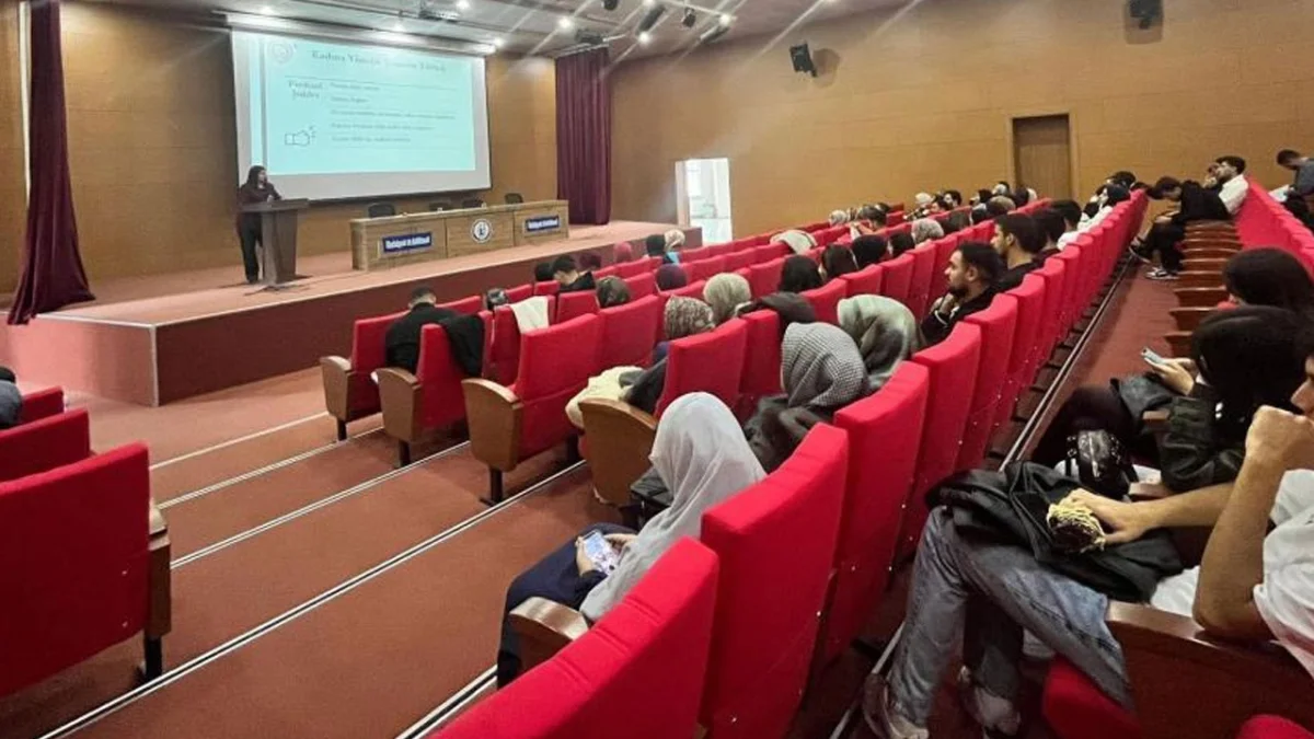 Bayburt’ta üniversite öğrencilerine güvenli ilişkiler eğitimi verildi