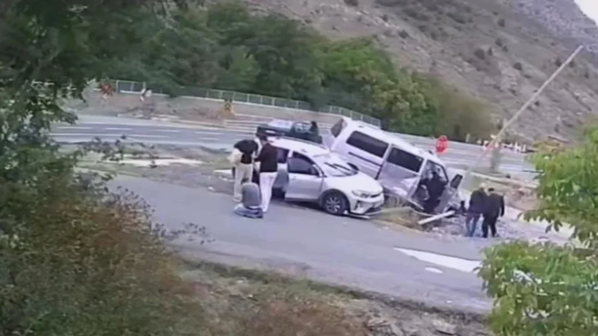Bölgemizde feci kaza kamerada! Kadın ölümden kıl payı kurtuldu