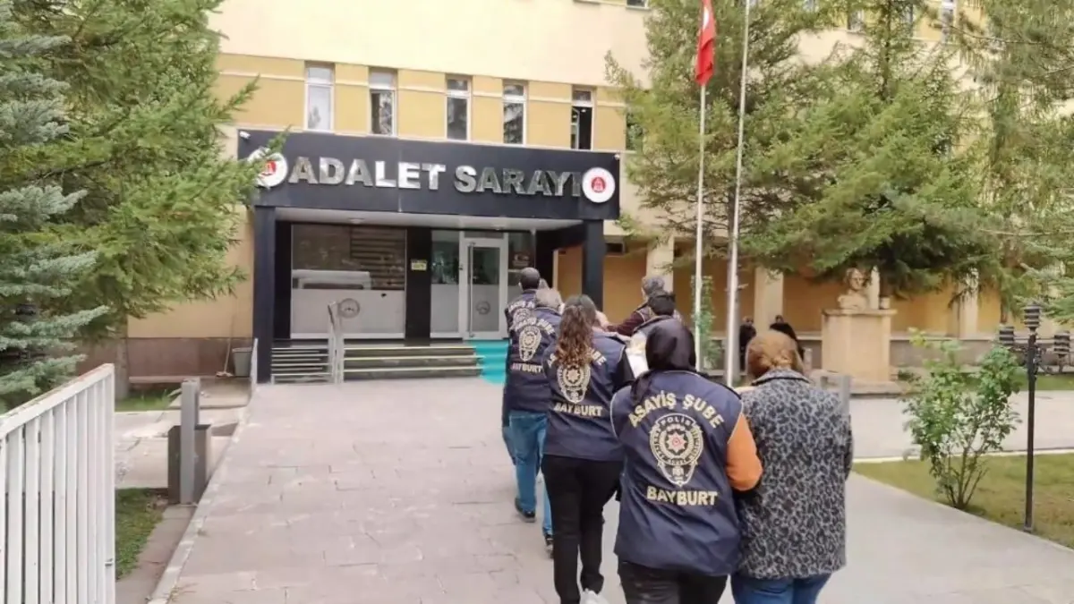 Bölgemizde kuyumcuya 130 bin liralık dolandırıcılık şoku! 4 şüpheli yakalandı